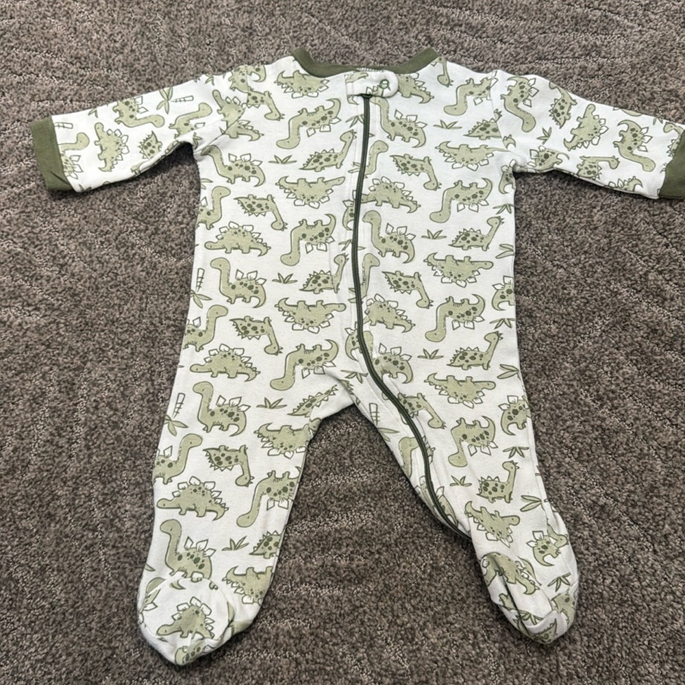 chick pea 3-6 mo, everyday footie w cute baby dinosaurs 🦕